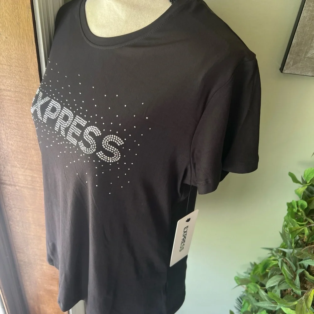 Express Black Tee - Picture 3 of 7